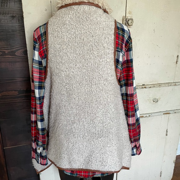 Love Tree Faux Fur Sherpa Vest - Picture 3 of 7
